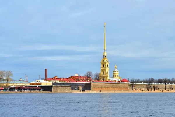 Rivier Neva en Peter Paul vesting. — Stockfoto