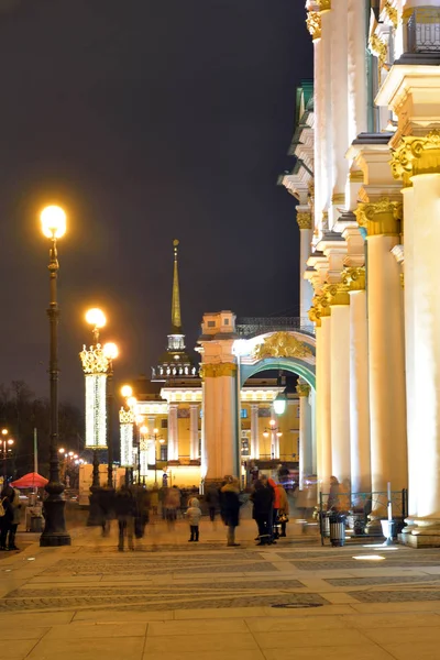 Hermitage na Palácové náměstí v Petrohradě. — Stock fotografie