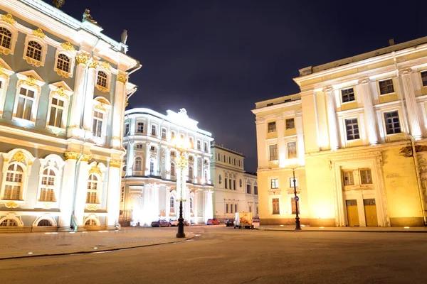 Hermitage na Praça do Palácio em São Petersburgo . — Fotografia de Stock