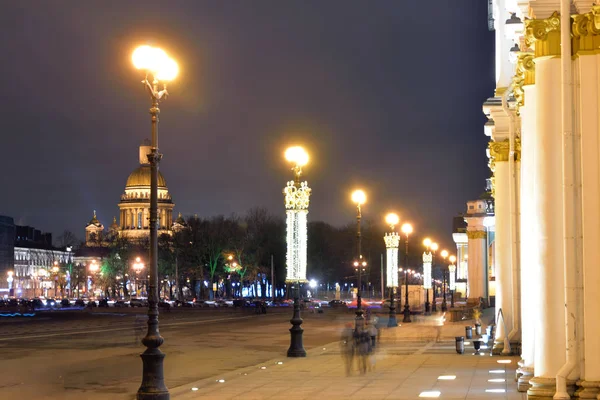 Praça do Palácio em São Petersburgo à noite . — Fotografia de Stock