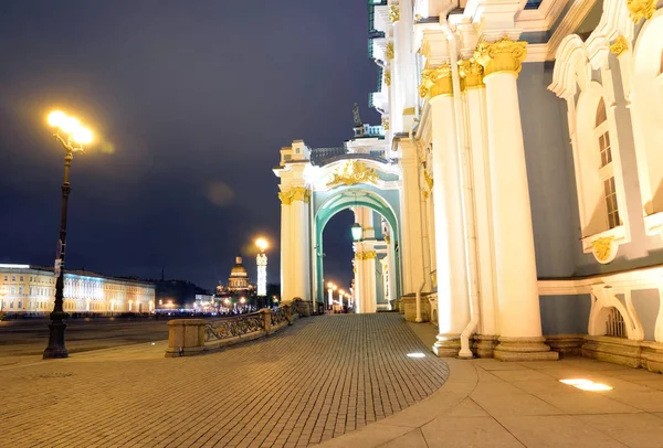 Hermitage na Praça do Palácio em São Petersburgo . — Fotografia de Stock