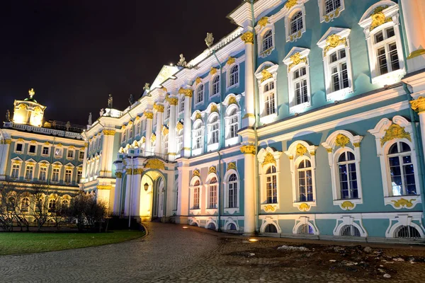 Hermitage na Praça do Palácio em São Petersburgo . — Fotografia de Stock