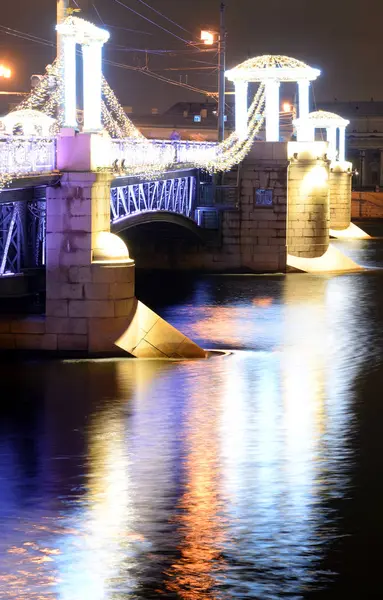 Дворцовый мост ночью. — стоковое фото