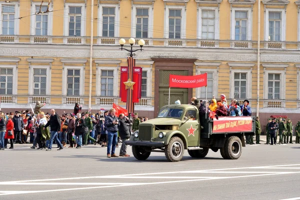 Victory parade in St.Petersburg. — Stock Photo, Image