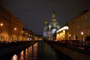 Griboedov kanal akşam çıkabilir.