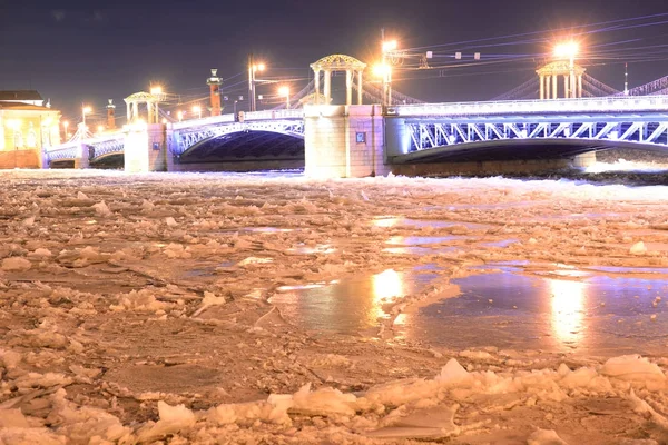 Дворцовый мост ночью. — стоковое фото