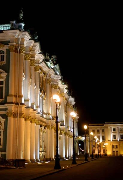 Hermitage on Palace Square in St.Petersburg. — Stock Photo, Image