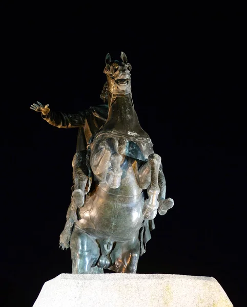 St. 堡夜间青铜骑士. — 图库照片