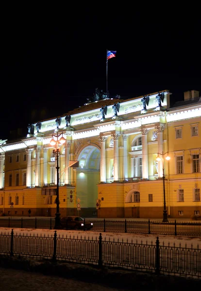 Budynek Senatu i Synod w nocy. — Zdjęcie stockowe