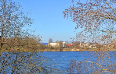 Neva Nehri St. Petersburg eteklerinde.