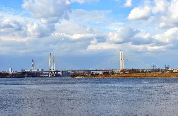 Hängbron vid dag. — Stockfoto