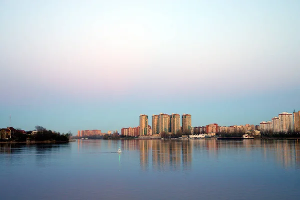 Vista del río Neva, San Petersburgo. — Foto de Stock