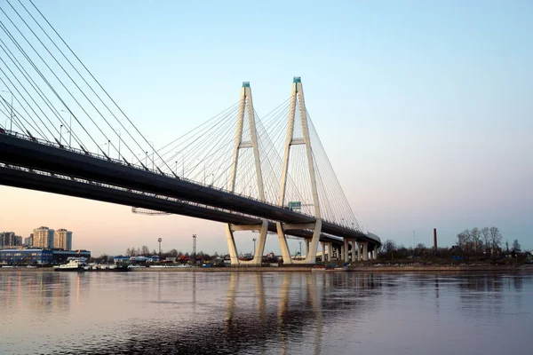 Puente de cable por la noche . — Foto de Stock