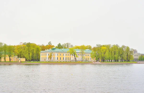 Каменноостровский дворец в Санкт-Петербурге . — стоковое фото