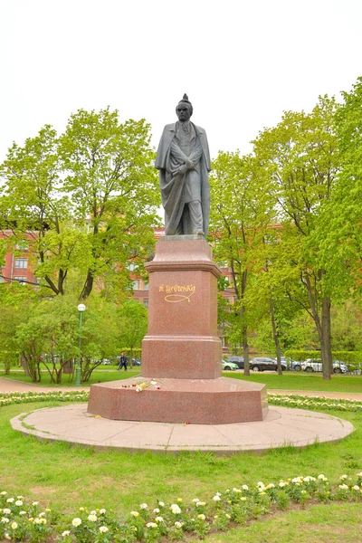 Monument av Taras Grigorjewitsch Sjevtjenko i St. Petersburg. — Stockfoto