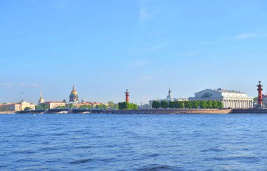 Tükürük Vasilyevsky Adası ve Neva Nehri.