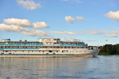 Nehir yolcu gemilerine Neva Nehri üzerinde.