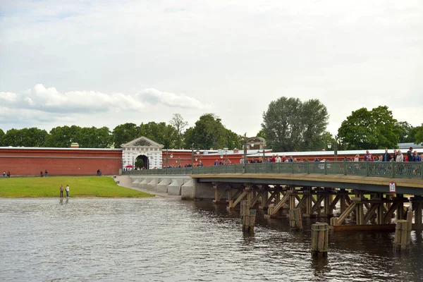 Joannovsky brücke in st.petersburg. — Stockfoto