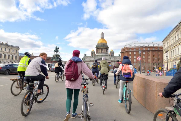 Cykeltur i Sankt Petersburg. — Stockfoto