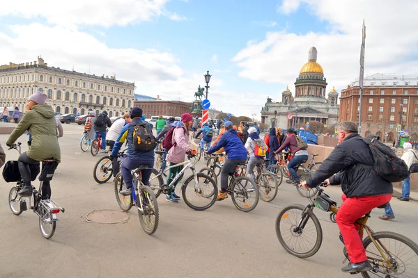 Прогулка на велосипеде в Санкт-Петербурге . — стоковое фото