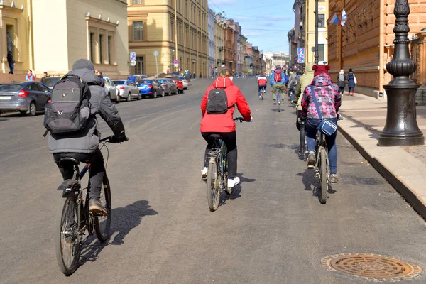 Прогулка на велосипеде в Санкт-Петербурге . — стоковое фото