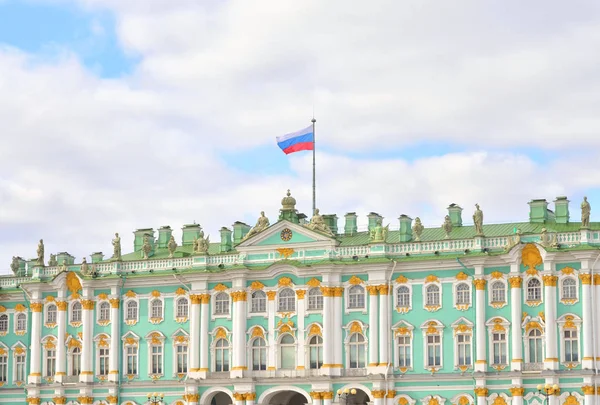 Вид на Зимний дворец Эрмитажа . — стоковое фото