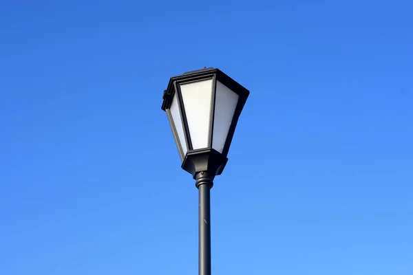 Straat lamp in de oude stijl. — Stockfoto