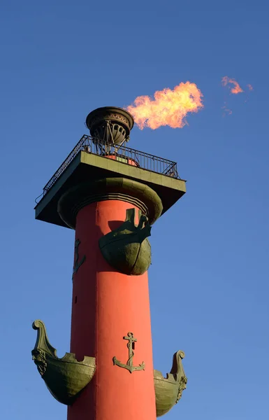 Rostral column with a fiery torch. — Stock Photo, Image