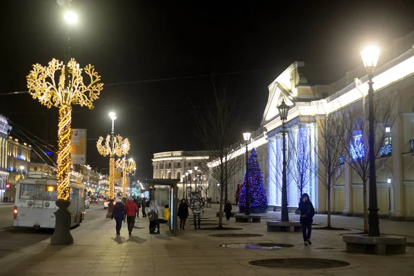 View of the Nevsky Prospect at night. — Stock Photo, Image