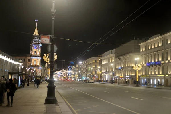 Widok na Nevsky Prospect w nocy. — Zdjęcie stockowe