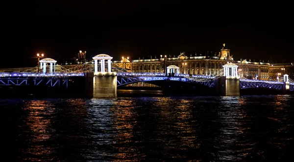 Palastbrücke bei Nacht. — Stockfoto