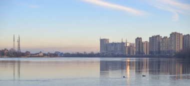 St. Petersburg eteklerinde Neva Nehri'nin görünümü.