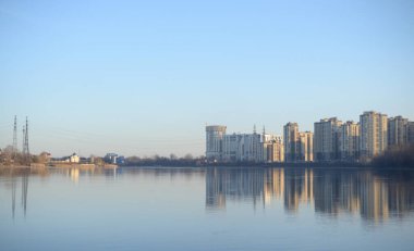 St. Petersburg eteklerinde Neva Nehri'nin görünümü.