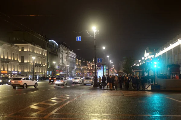 Veduta della Prospettiva Nevskij di notte . — Foto Stock