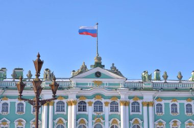 Kışlık Sarayın Hermitage Müzesi görünümünü.
