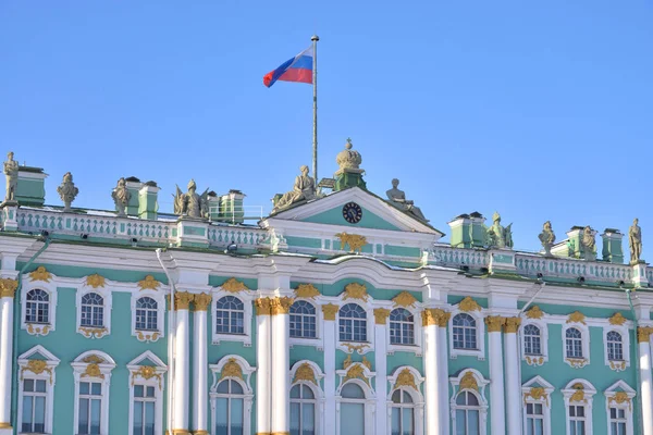 Vista del Museo del Palacio de Invierno del Hermitage . —  Fotos de Stock