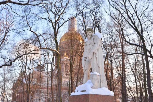 Скульптура Геракл Фарнезе в Александровском саду . — стоковое фото
