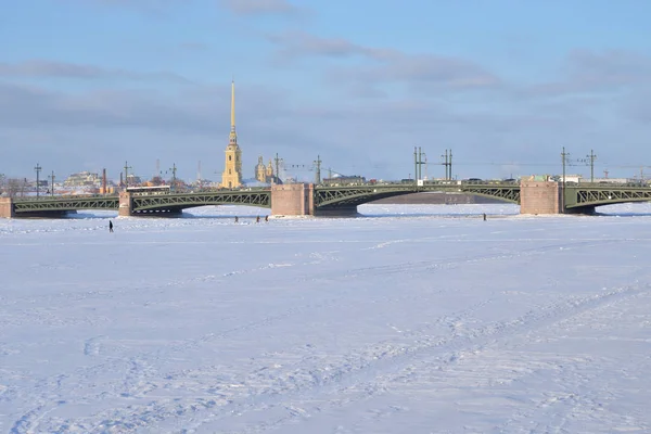 Palastbrücke im Winter. — Stockfoto