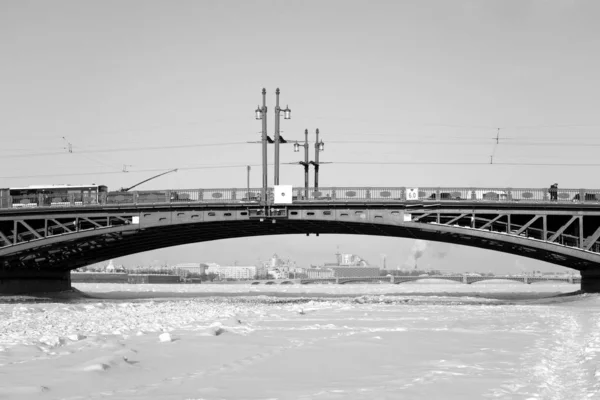 Ponte do Palácio no inverno . — Fotografia de Stock