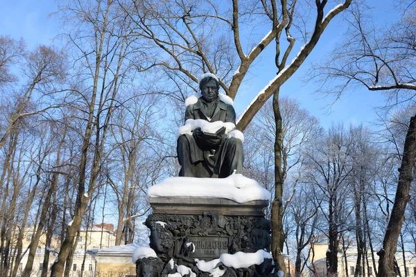 Monument to Ivan Krylov. — Stock Photo, Image