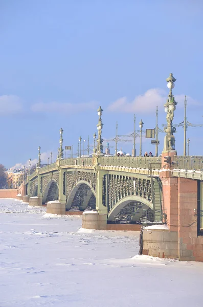 Ponte Trinity Rio Neva Congelado São Petersburgo Dia Ensolarado Inverno — Fotografia de Stock