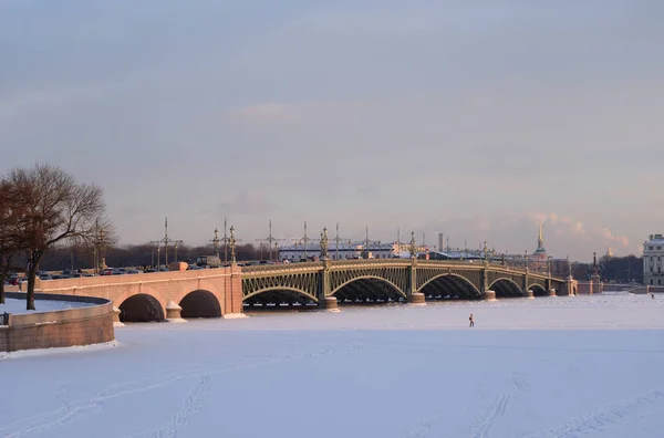 Trinity Bridge Frozen Neva River Saint Petersburg Sunny Winter Evening — Stock Photo, Image