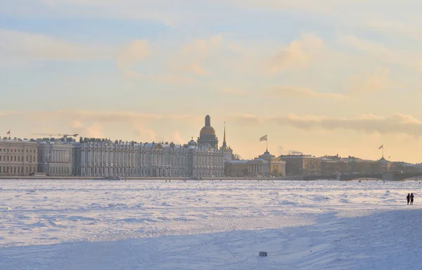 Palace Embankment Frozen Neva River Sunny Evening Saint Petersburg Russia — Stock Photo, Image