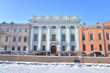 St. Petersburg, Rusya - 27 Şubat 2018: Güneşli kış gününde Fontanka nehrinin dolumu.