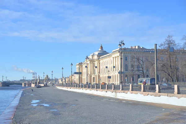 Petersburg Rússia Fevereiro 2020 Embankment Universidade Construção Academia Imperial Artes — Fotografia de Stock