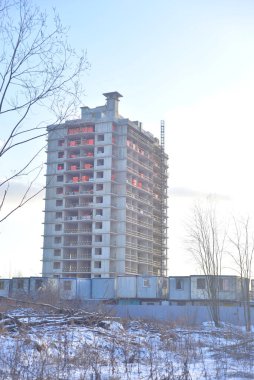 ST.PETERSBURG, RUSSIA - 7 Şubat 2020: St. Petersburg 'un varoşlarında kış günü yapım aşamasında.