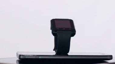 Bir yığın, elektronik cihazların hareket etme