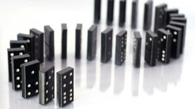 S harfi şeklinde düşen Domino