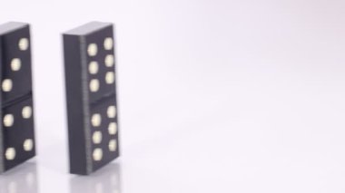 Siyah Domino duran hattı