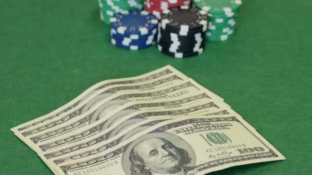 Обмен денег на фишки для покера — стоковое видео
